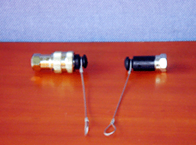 키카플러 :   실린더와 펌프의 사이의 유압호스 연결시 원터치로 연결